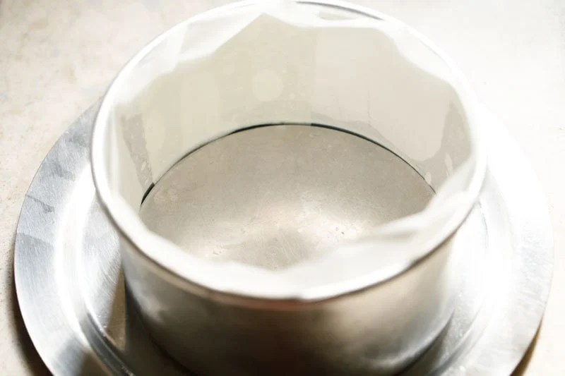 Detachable pan lined with parchment.