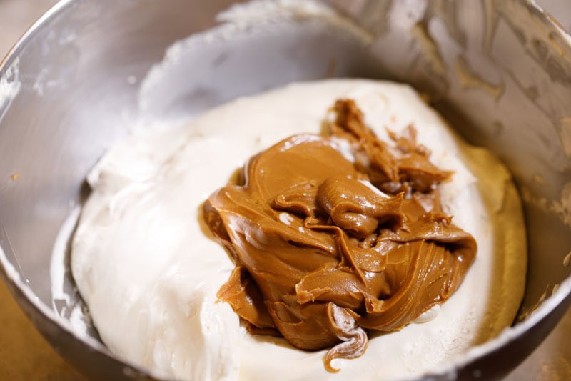 Biscoff spread on the cheesecake filling.