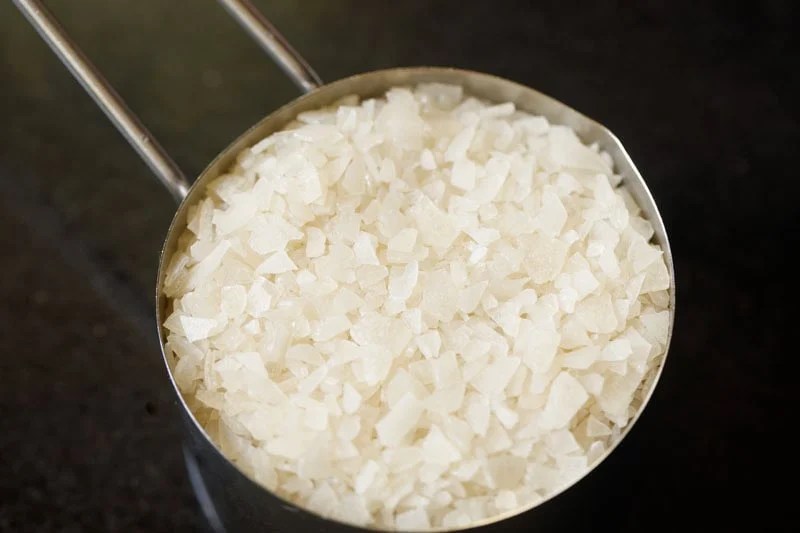 Rice ada in a measuring cup.