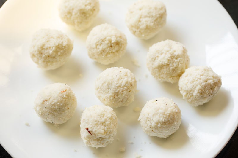 Grated paneer mixture shaped into balls.