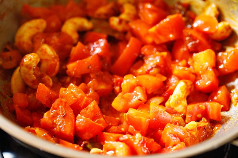 Tomatoes in pan.