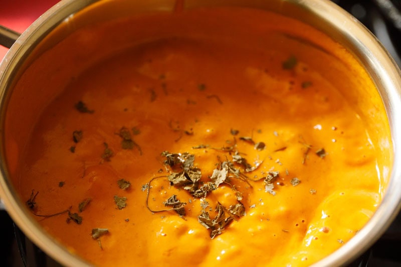 Dry fenugreek leaves sprinkled on gravy.